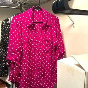 Ideal for all seasons! Button down business too with polka dots! Worn once